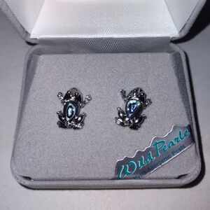 Wild Pearle Frog Earrings